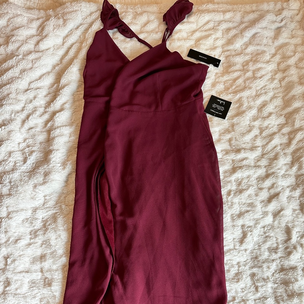 M- LULUS Burgundy wrap maxi dress- NEW